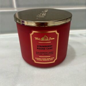 White barn strawberry pound cake candle